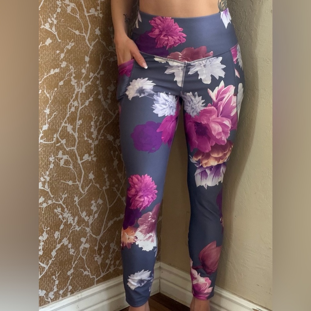 NWOT Marika Floral Printed Leggings in Charcoal and Pink